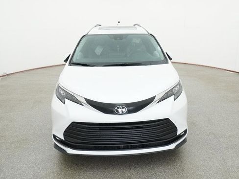 New 2026 Toyota Sienna XLE FWD image 2
