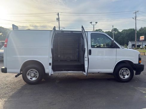 Used 2021 Chevrolet Express 2500 RWD image 17