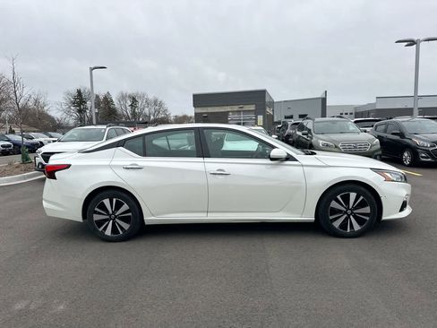 Used 2019 Nissan Altima 2.5 SV image 14
