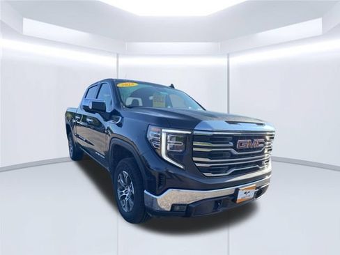 Used 2025 GMC Sierra 1500 SLT AWD/4WD image 2
