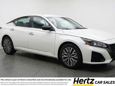 Used 2025 Nissan Altima 2.5 SV image 1