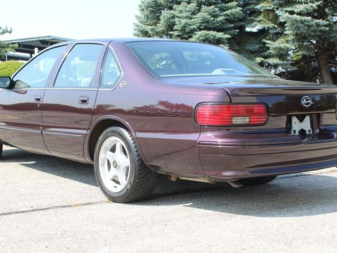 Used 1996 Chevrolet Impala SS RWD image 25