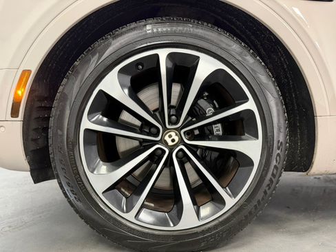 Used 2019 Bentley Bentayga AWD/4WD image 83