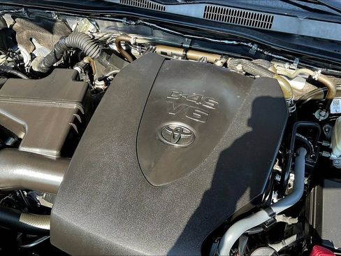 Used 2021 Toyota Tacoma SR5 RWD image 36