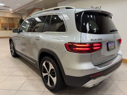 Certified 2025 Mercedes-Benz GLB 250 image 3