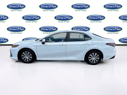 Used 2022 Toyota Camry LE FWD image 4