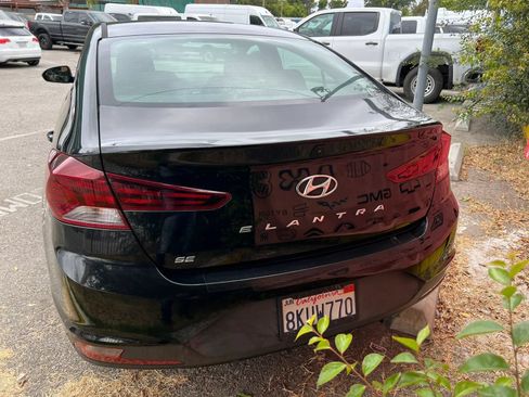 Used 2019 Hyundai Elantra SE w/ Cargo Package FWD image 5