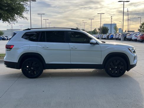 Certified 2025 Volkswagen Atlas SE w/ Panoramic Sunroof Package image 11