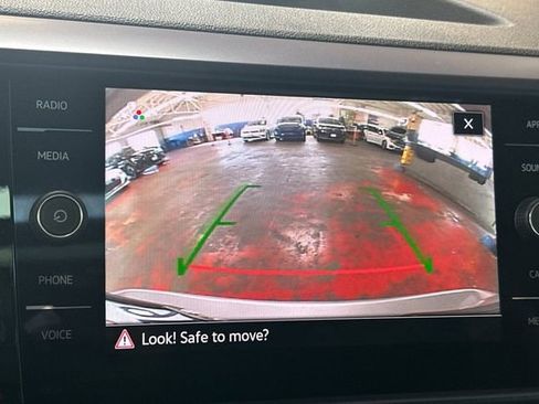 Certified 2023 Volkswagen Taos SE w/ Panoramic Sunroof Package image 24