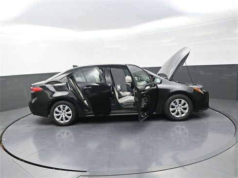 Used 2020 Toyota Corolla LE image 42