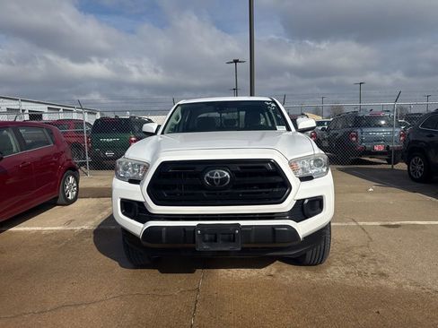 Used 2018 Toyota Tacoma SR image 7