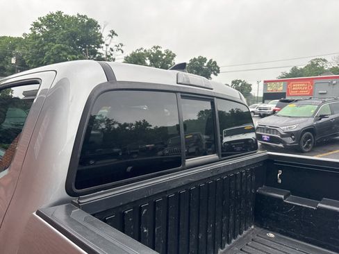 Used 2016 Toyota Tacoma TRD Sport w/ Towing Package AWD/4WD image 9