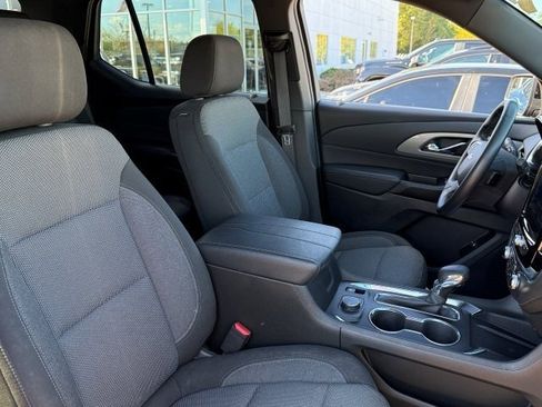 Used 2023 Chevrolet Traverse LT image 24