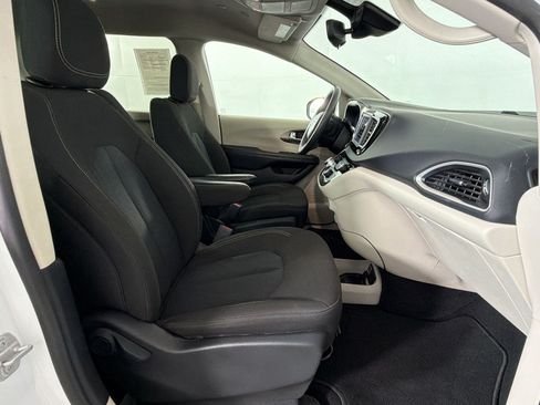 Used 2023 Chrysler Voyager LX FWD image 30