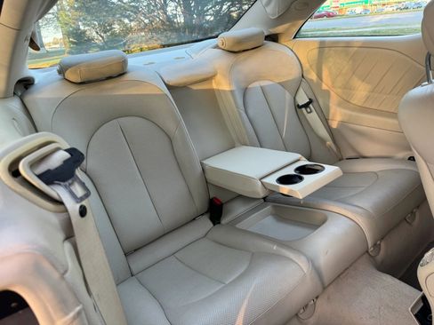 Used 2007 Mercedes-Benz CLK 350 Coupe image 10