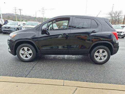 Certified 2022 Chevrolet Trax LS w/ Tint and Cruise Package image 4