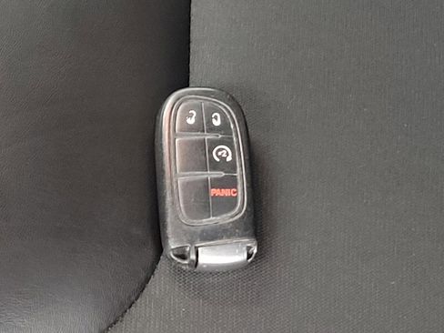 Used 2019 Jeep Cherokee Latitude Plus w/ Cold Weather Group AWD/4WD image 32
