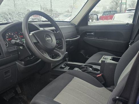 Used 2010 Jeep Liberty 4WD Sport image 5