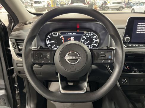 Used 2023 Nissan Rogue SV image 17