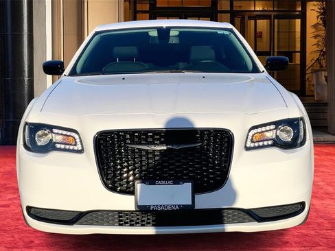 Used 2022 Chrysler 300 Touring w/ Sport Appearance Package image 3