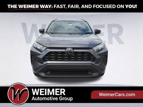 Used 2021 Toyota RAV4 LE AWD/4WD image 2