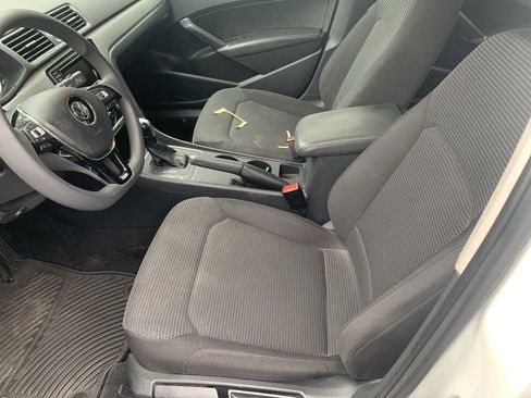 Used 2017 Volkswagen Passat 1.8T S image 3