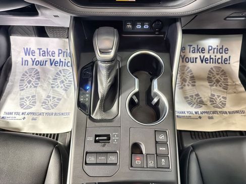 Used 2023 Toyota Highlander XLE image 29