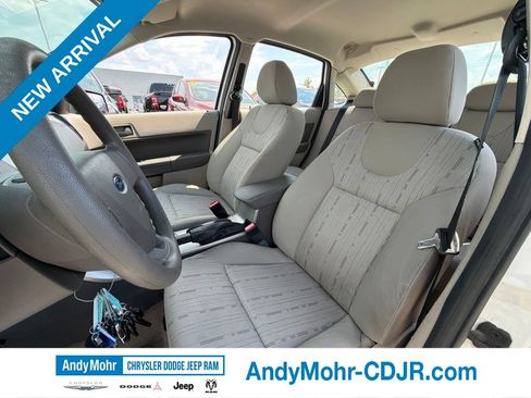 Used 2009 Ford Focus SE FWD image 8