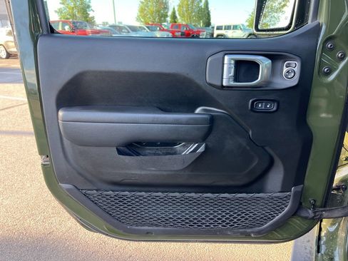 Used 2024 Jeep Wrangler Unlimited AWD/4WD image 9