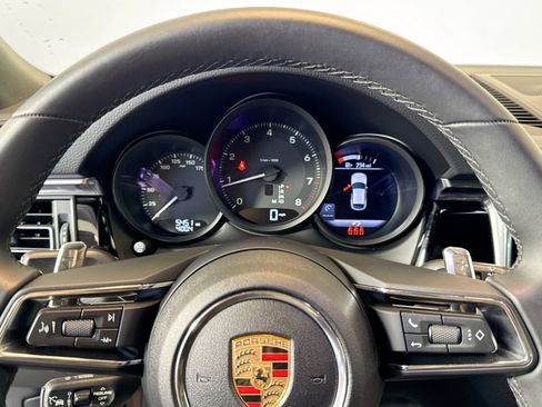 Certified 2025 Porsche Macan AWD/4WD image 14