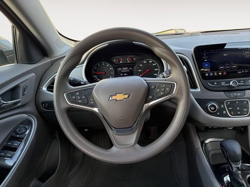 Used 2025 Chevrolet Malibu LT FWD image 12