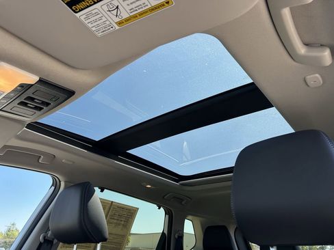 Used 2025 Nissan Rogue SL w/ SL Premium Package image 31