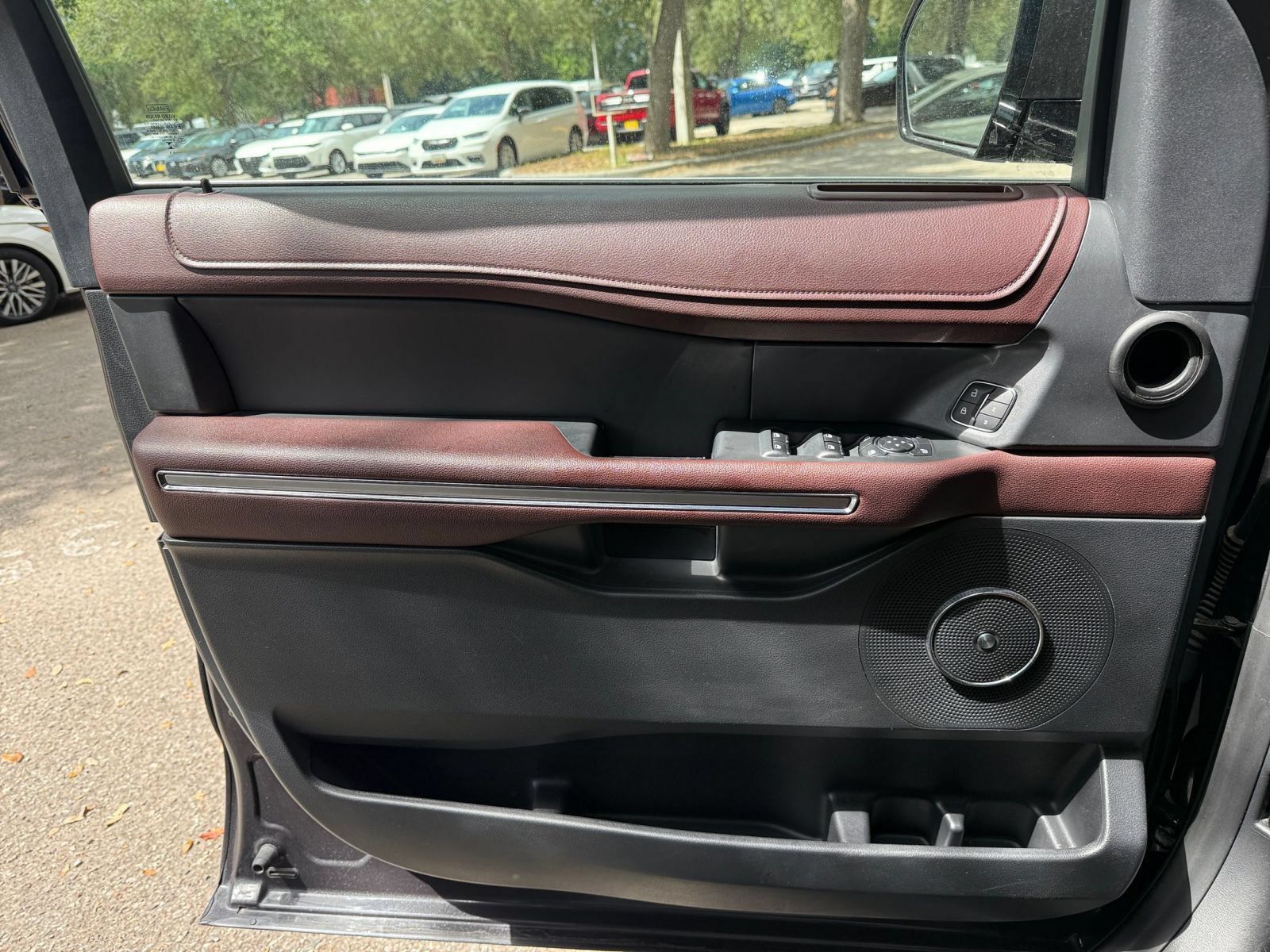 Used 2024 Ford Expedition Limited RWD image 19