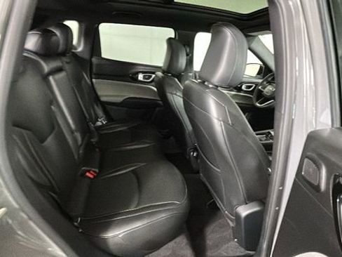 Used 2023 Jeep Compass Limited w/ Sun and Sound Group AWD/4WD image 30
