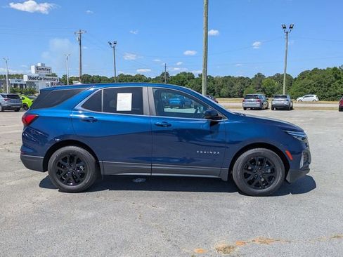 Used 2022 Chevrolet Equinox LT FWD image 2
