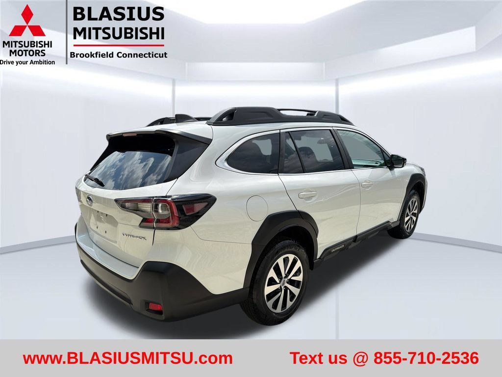 Used 2024 Subaru Outback Premium AWD/4WD image 8