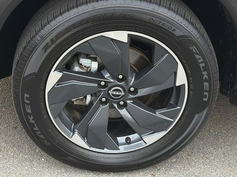 Used 2025 Nissan Rogue SV image 6