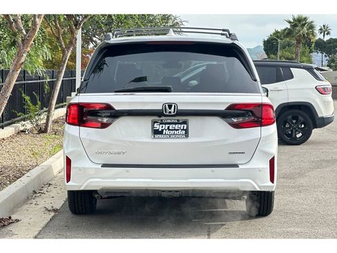 New 2026 Honda Odyssey Touring image 5
