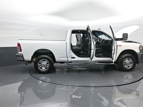 Used 2021 RAM 2500 Big Horn image 36