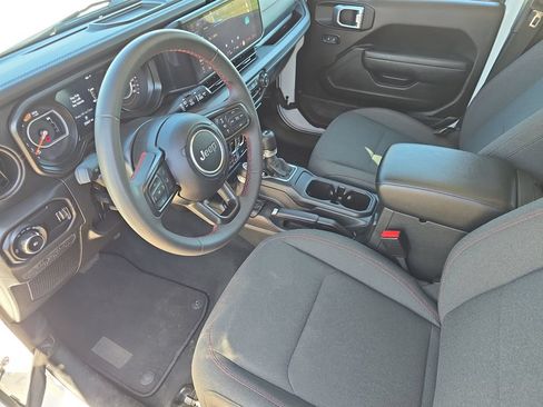 Used 2024 Jeep Wrangler Unlimited Rubicon AWD/4WD image 16