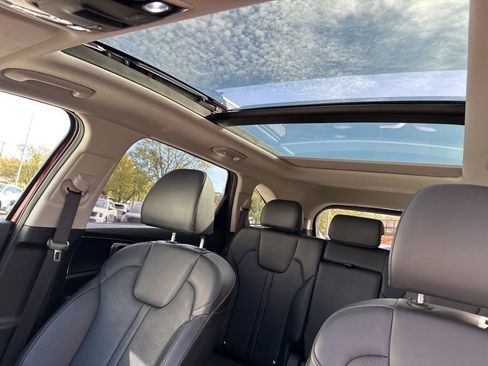 Certified 2025 Kia Sorento S w/ Panoramic Sunroof Package image 13