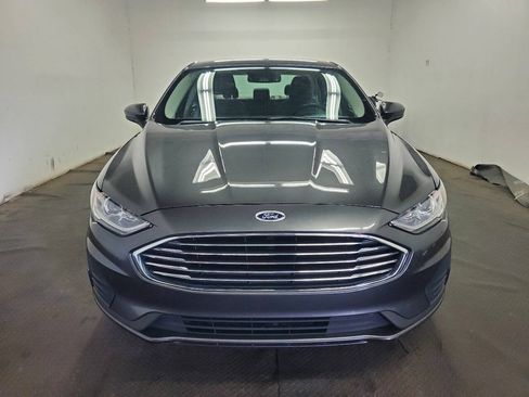 Used 2019 Ford Fusion SE FWD image 2