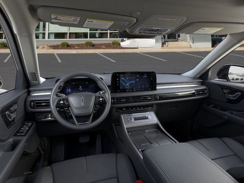 Used 2025 Lincoln Aviator AWD image 9