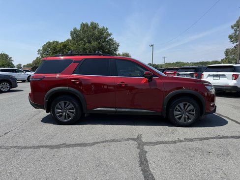 Used 2022 Nissan Pathfinder SV AWD/4WD image 7