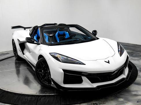 Used 2025 Chevrolet Corvette Z06 w/ Z07 Performance Package RWD image 30