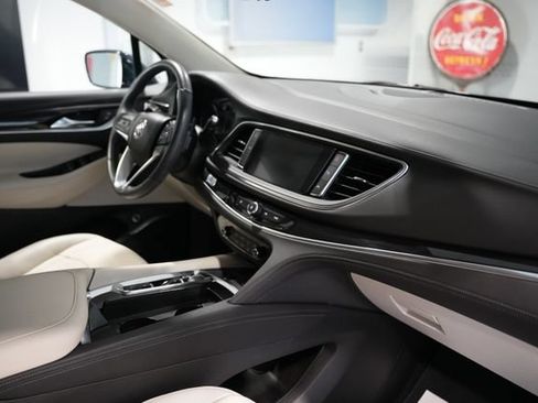 Used 2023 Buick Enclave Essence AWD/4WD image 25