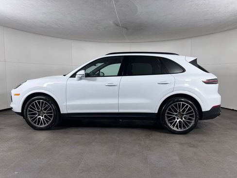 Certified 2023 Porsche Cayenne Platinum Edition AWD/4WD image 2