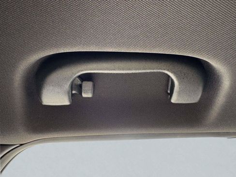 Used 2025 Chevrolet Trax RS w/ Sunroof Package FWD image 40