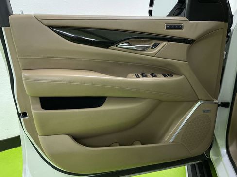 Used 2018 Cadillac Escalade Platinum image 15