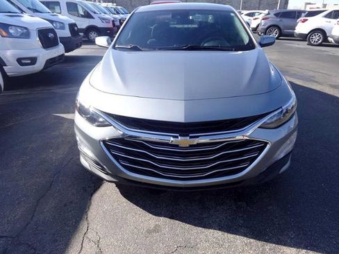 Used 2024 Chevrolet Malibu LT image 2